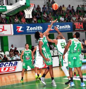 Javier Justiz y Sam Clancy (Foto: LNB.com.ar)