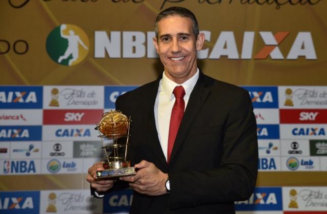José Neto, mejor entrenador (Foto: João Pires/LNB)