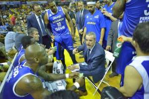 Paco Olmos da instrucciones (Foto: Prensa BSN)
