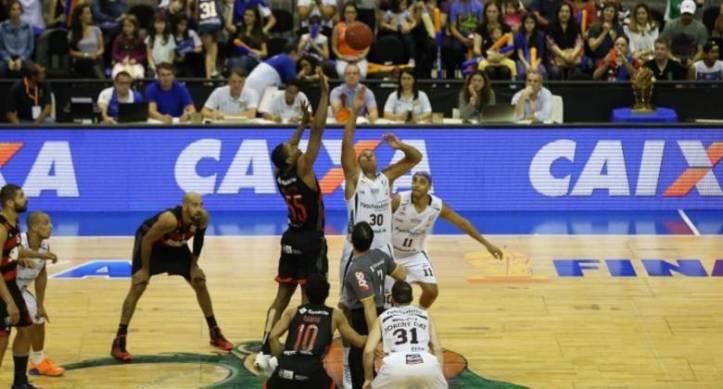 Salto inicial entre Meyinsse y Hettsheimeir (Foto: Luiz Pires/LNB)