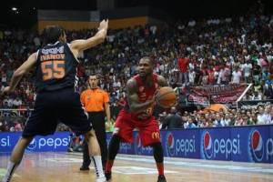 Dejan Ivanov y Wendell McKines (Foto: Prensa Cocodrilos)