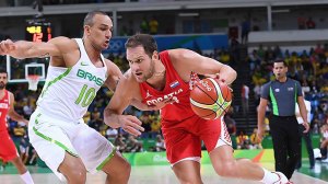 Alex García y Bojan Bogdanovic (Foto: FIBA)