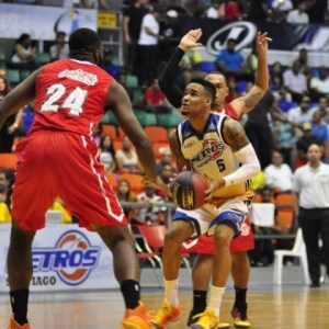 Donte Greene y Víctor Liz (Foto: LNB.com.do)