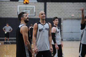 Laprovittola y Ginobili (Foto: @NBALatam)