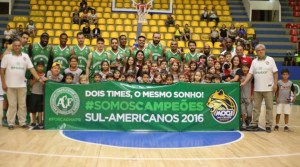 El homenaje de Mogi a Chapecoense (Foto: Antonio Penedo/Mogi-Helbor)