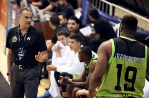 Hernán Giraldo y Kentrell Gransberry (Foto: FIBA)