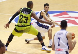 Kelvin Peña y Facundo Corvalán (Foto: FIBA)