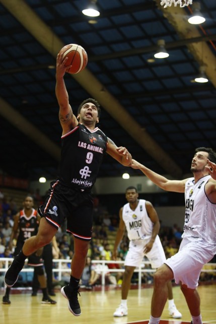 morales cancha latina 2