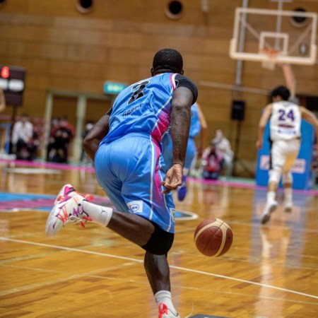 La temporada de Reynaldo García en la B League 2 va creciendo de a poco